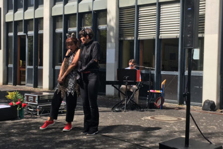 Foto der Kulturroute Laurensberg am 21.08.2022 zeigt drei Künstler des Vereins während des Auftritts