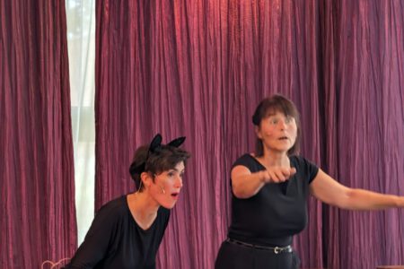 Foto vom Kindermitmachkonzert am 27.08.23, zeigt Tanja Raich und Marie-Therese Bihlmayer