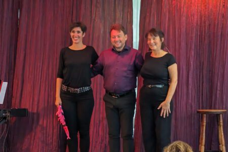 Foto vom Kindermitmachkonzert am 27.08.23, zeigt Tanja Raich, Peter Grauer und Marie-Therese Bihlmayer